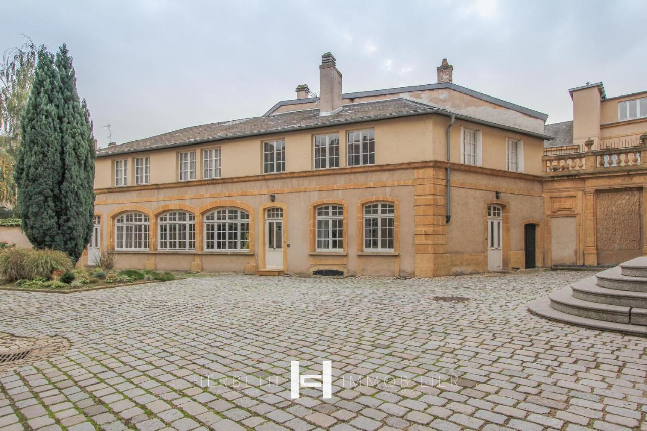 H-Bnb - Les Meubles Du 1 Bed and Breakfast Metz Esterno foto